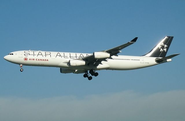 Airbus A340-300 (C-FYLD)