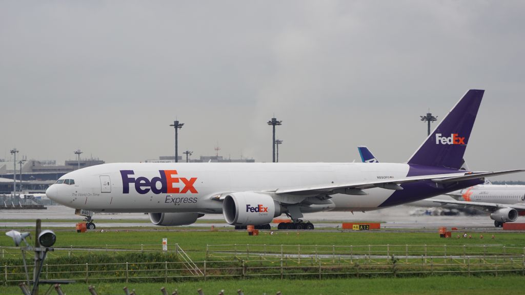 Boeing 777-200 (N890FD)