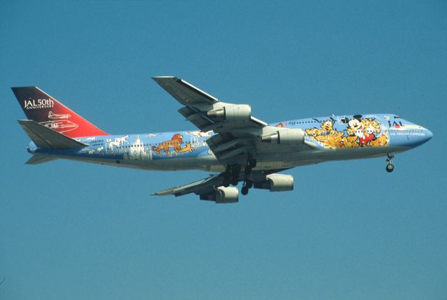 Boeing 747-400 (domestic, no winglets) (JA8083) - Final Approach to Tokyo-Haneda Intl Airport Rwy16L on 2002/02/21 " JAL Dream Express c/s "