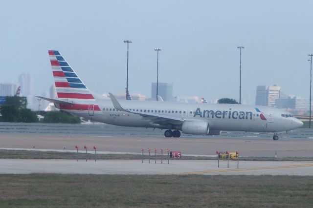 Boeing 737-700 (N975AN)