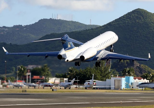 Bombardier Global Express (N702DR)