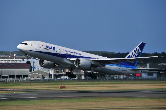 Boeing 777-200 (JA713A)