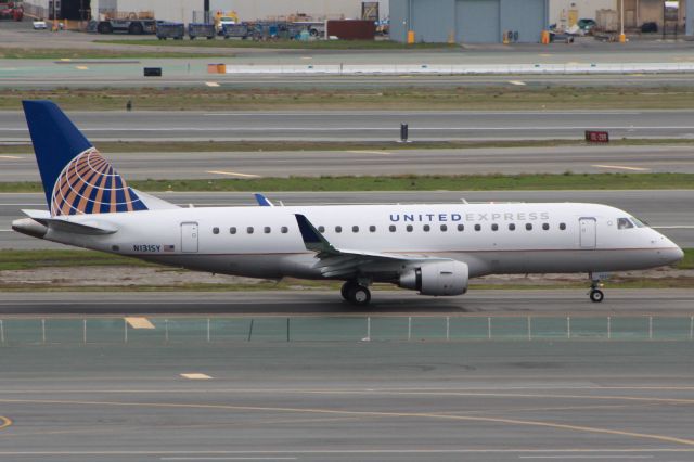 Embraer 170/175 (N131SY)