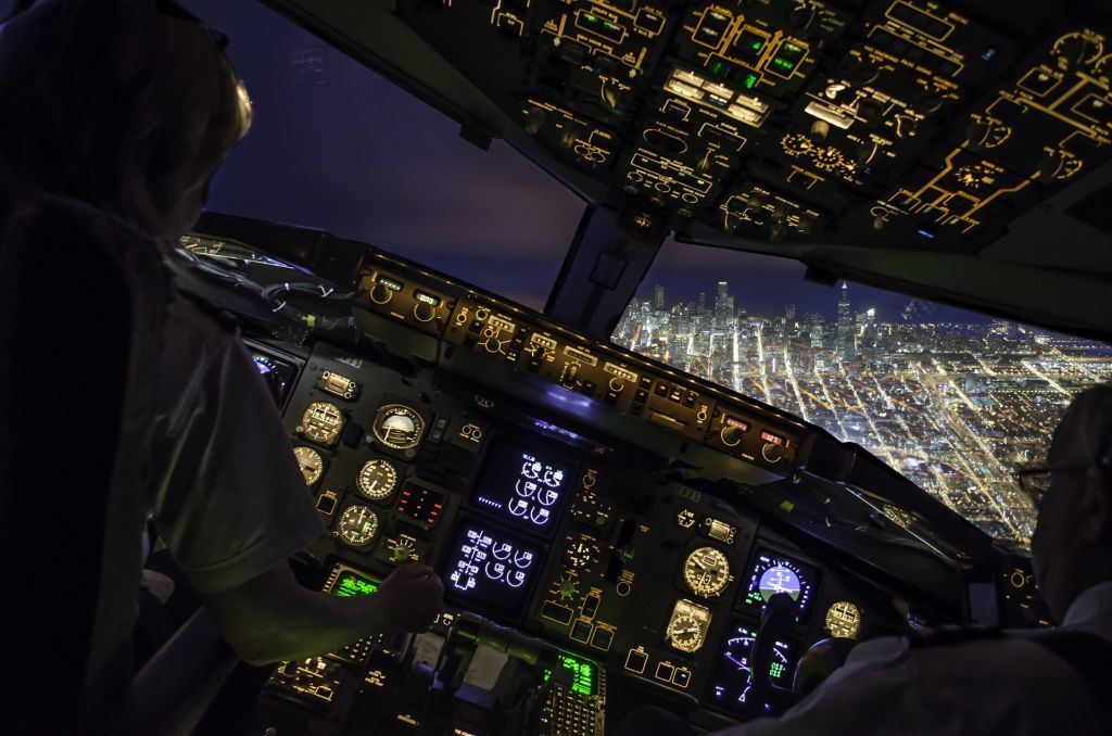 Boeing 757-200 — - Approach over Chicago 