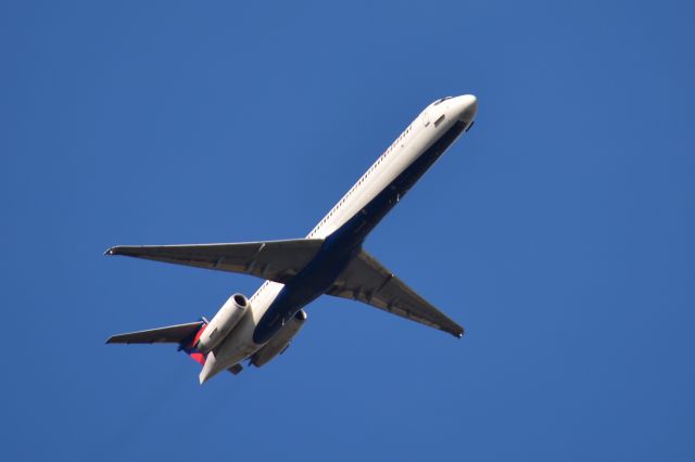 — — - Delta MD80 series rocketing out of Nashville for Atlanta on July 3, 2019