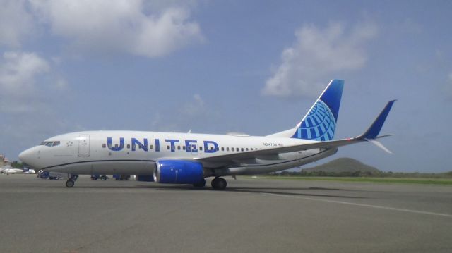 Boeing 737-700 (N24706)