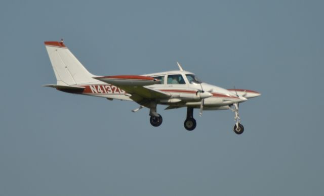 Cessna 310 (N4132Q) - Landing in Sioux Falls SD