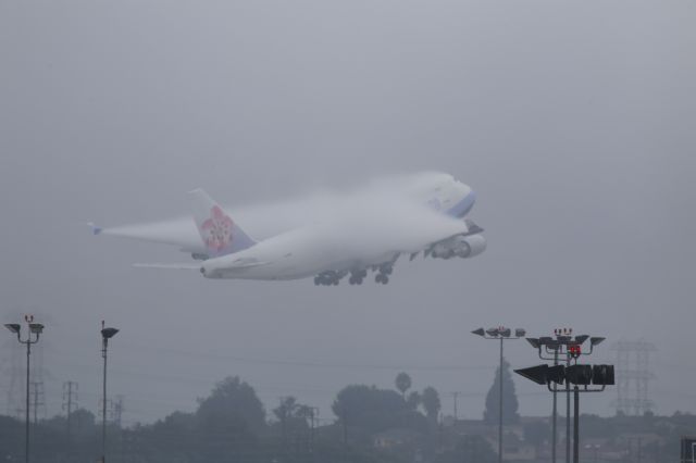 Boeing 747-400 (B-18706)