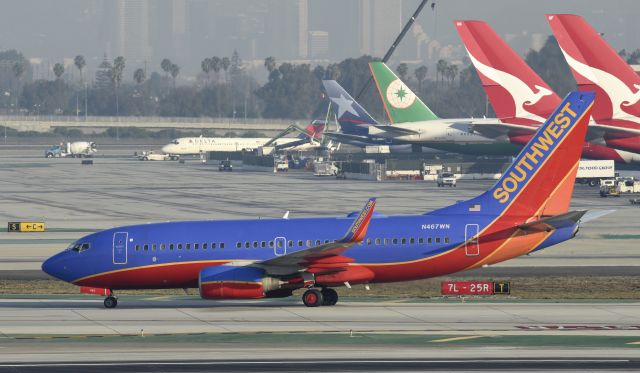 Boeing 737-700 (N467WN) - Arrived at LAX on 25L