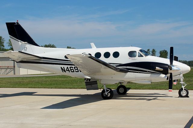 Beechcraft King Air 90 (N469B)