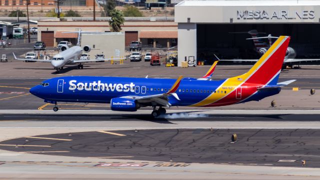 Boeing 737-800 (N8575Z) - Southwest Airlines 737-800 landing at PHX on 4/12/22. Taken with a Canon 850D and Canon 75-300mm lens.