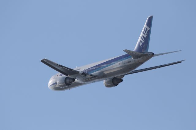 BOEING 767-300 (JA8368) - 25 April 2015:HND-HKD.