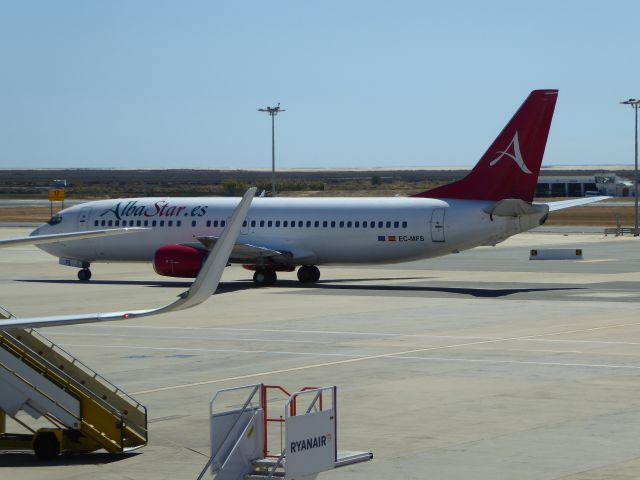 BOEING 737-400 (EC-MFS) - AlbaStar B737-400 EC-MFS taxiing to rwy FAO. Photo made 23.09.2016 from off gate 53, waiting for boarding my flight EW1643 FAO-DUS.