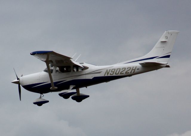 Cessna Skylane (N9022H) - At Shreveport Regional. 2010 Cessna 182T Skylane