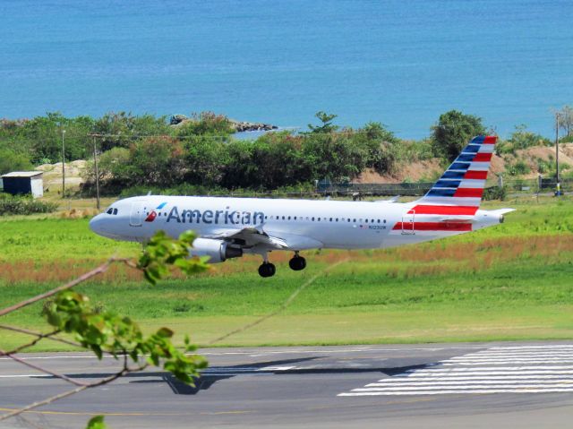 Airbus A320 (N123UW)