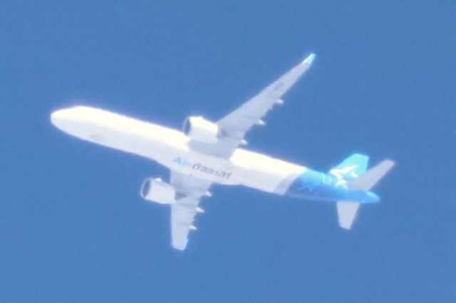 Airbus A321 (C-GOIR) - C-GOIR Airbus A-321 271 NX Air Transat TS481 De Lisbon LIS. Vers Toronto YYZ. Altitude 10359 Mètres. Vitesse 654 KM/H. Survolant la ville de Lavaltrie QC. le 12-03-2025 à 12:32.