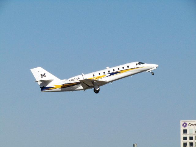 Cessna Citation Sovereign (N868EM) - Landing RWY 20R