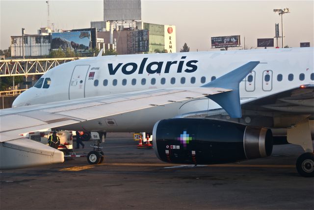 Airbus A320 — - MEXICO CITY INTL.