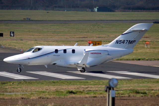 Honda HondaJet (N547MP) - Lining up to depart rwy 25 on 14-Feb-19 heading for EGLK.