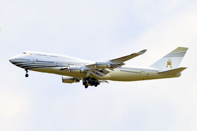 Boeing 747-400 (V8-ALI)