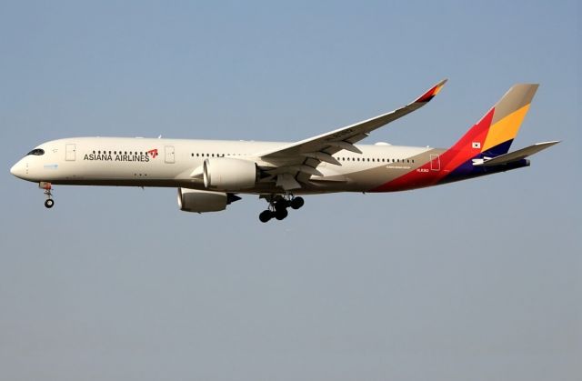 Airbus A350-900 (HL8382)