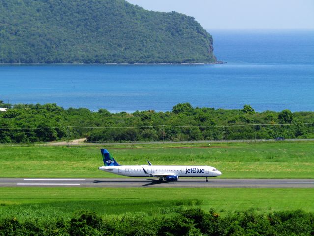 Airbus A321 (N905JB)