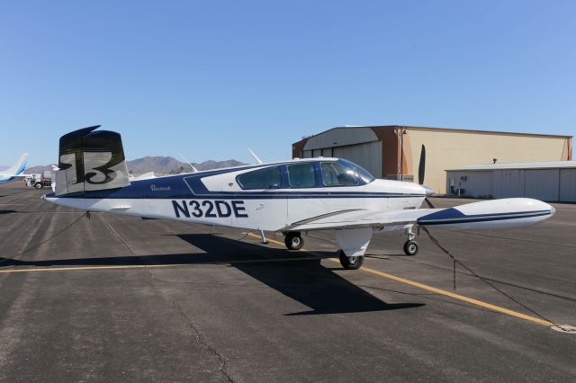 Beechcraft 35 Bonanza (N32DE)