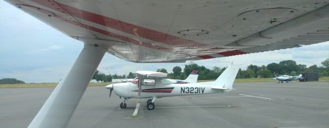 Cessna Commuter (N3231V) - A very nice looking 150/150