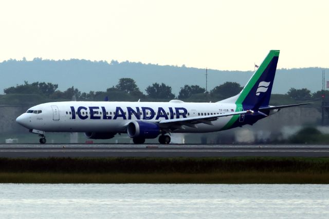 Boeing 737 MAX 9 (TF-ICB) - This Icelandair was operating RDU-KEF when it diverted to BOS. Plane is seen here departing back to KEF.