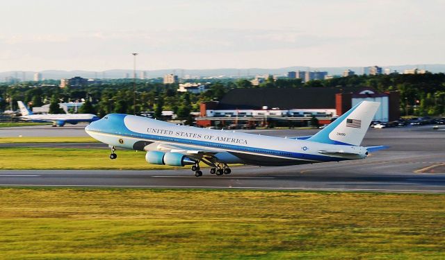 Boeing 747-200 (N28000) - AF1 lift-off