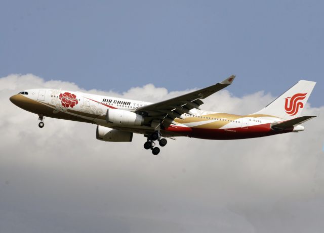 Boeing 777-200 (B-6075) - A Boeing 777 of Air China.