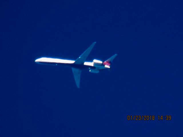 McDonnell Douglas MD-88 (N957DL)