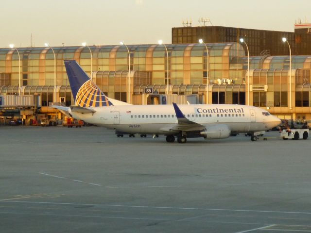 Boeing 737-700 (N62631)