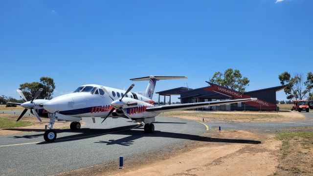 Beechcraft Super King Air 200 (VH-VAI) - VH-VAI waiting in the heat for the return run to YMEN