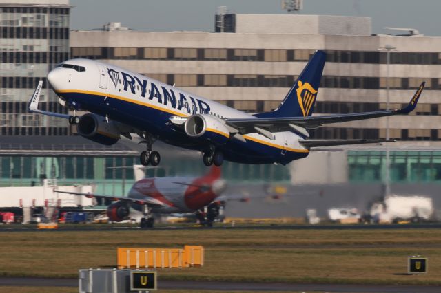 Boeing 737-800 (EI-GXN) - The last B737-800 for Ryanair, delivered on the 14th December 2018, here departing as RYR555 to Dublin.