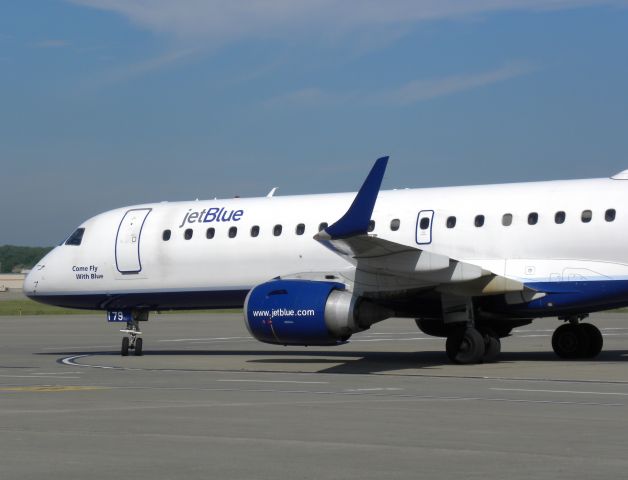 Embraer ERJ-190 (N179JB)