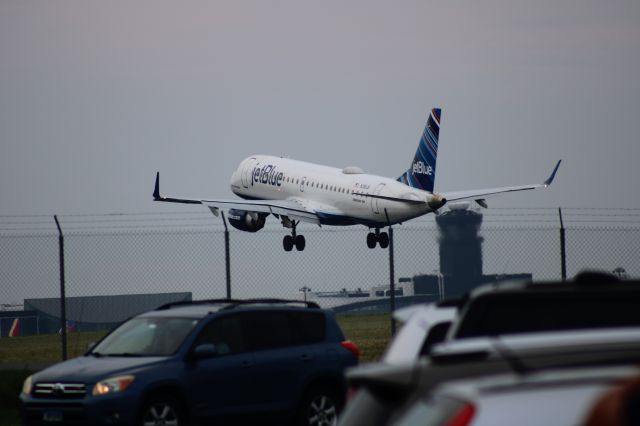 Embraer ERJ-190 (N368JB)