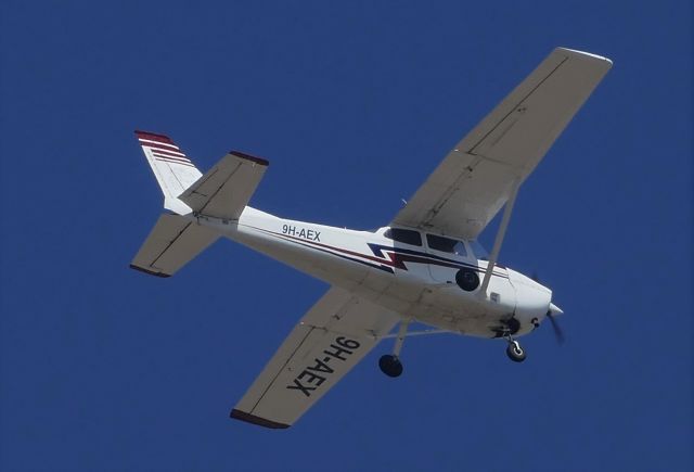 Cessna Skyhawk (9H-AEX) - On landing RW23