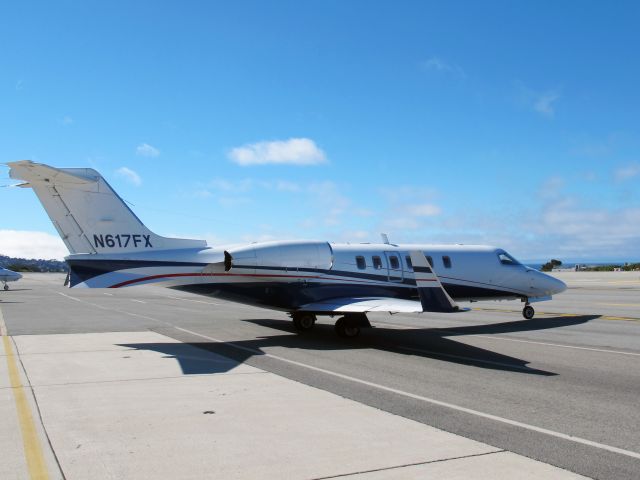 Learjet 40 (N617FX)