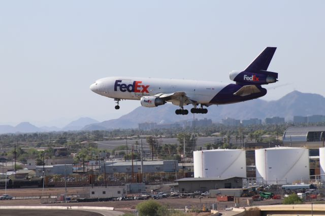 McDonnell Douglas DC-10 (N319FE)