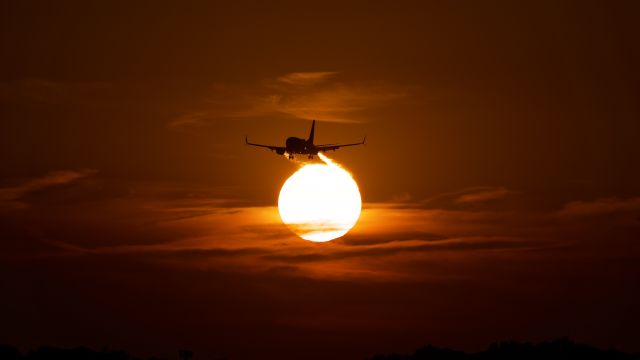 Boeing 737-900 (N910DU) - Before an autumn Georgia sunset, DL1743 (KRIC-KATL) on final for 8L.br /2255Z 13OCT21