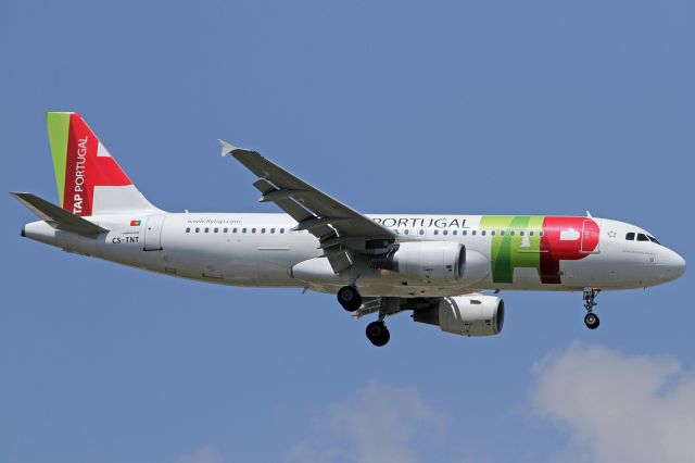Airbus A320 (CS-TNT)