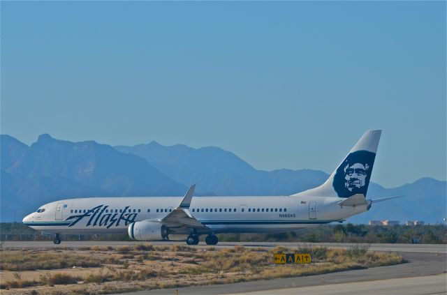 Boeing 737-700 (N468AS) - LOS CABOS INTL. AIRPORT. MEXICO