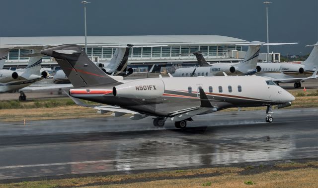 Bombardier Challenger 300 (N501FX)