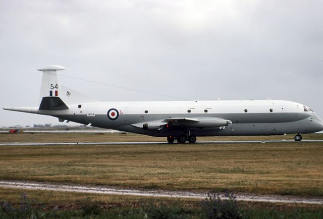 XV254 — - UK - AIR FORCE - HAWKER SIDDELEY NIMROD MR2 (801) - REG XV254 (CN 8029) - EDINBURGH RAAF BASE ADELAIDE SA. AUSTRALIA - YPED (27/9/1981)