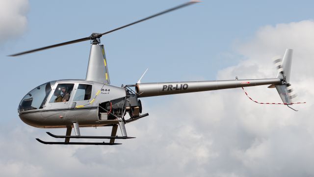 Robinson R-44 (PR-LIO)