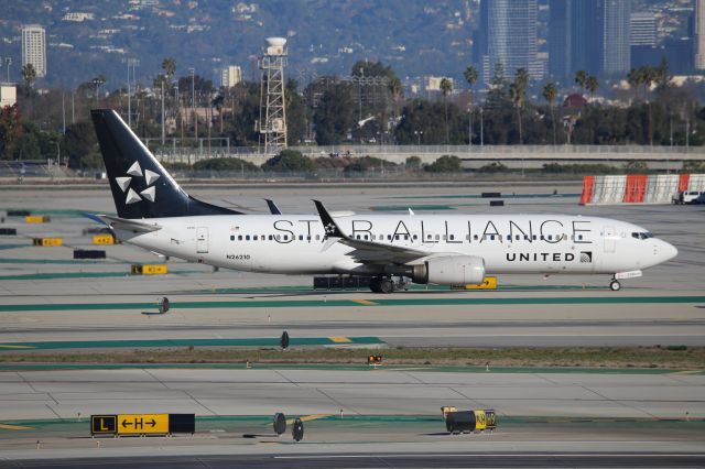 Boeing 737-800 (N26210)