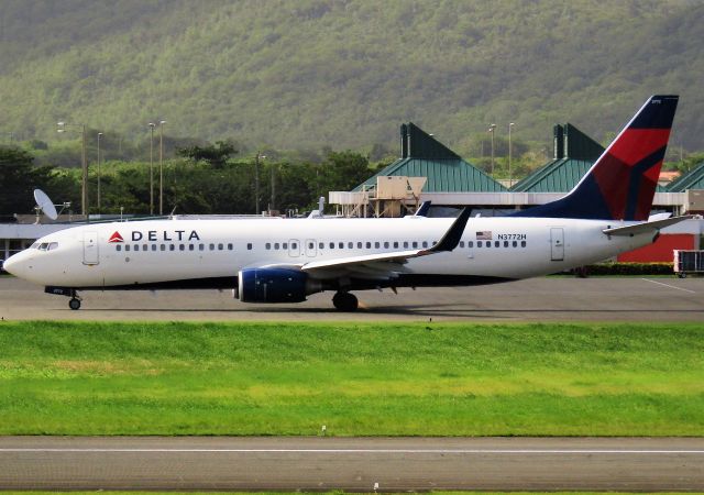 Boeing 737-800 (N3772H)