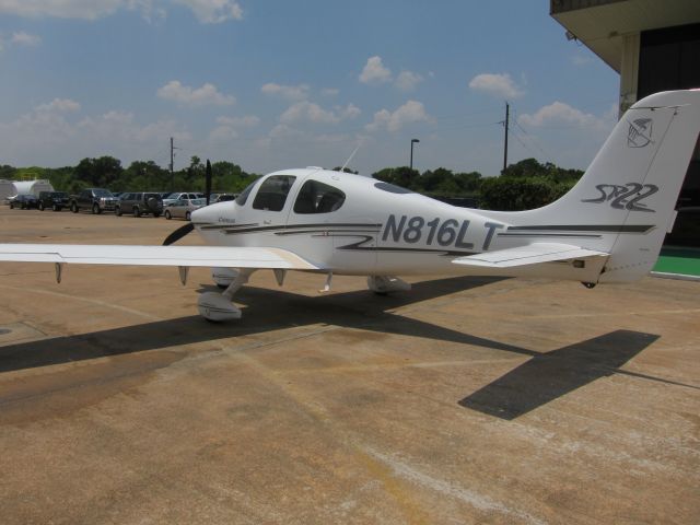 Cirrus SR-22 (N816LT)
