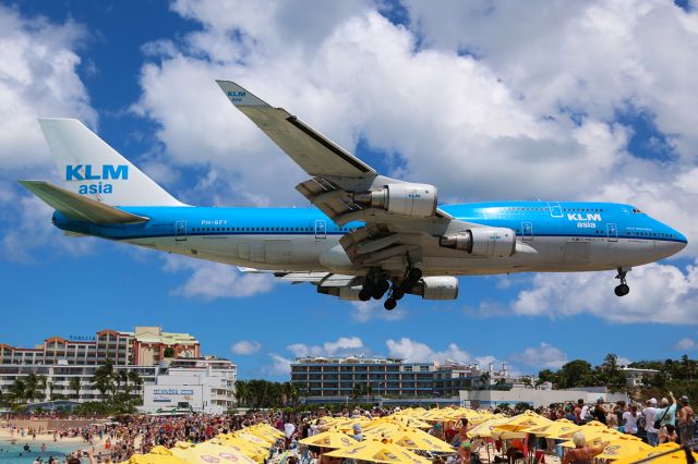 Boeing 747-400 (PH-BFY)